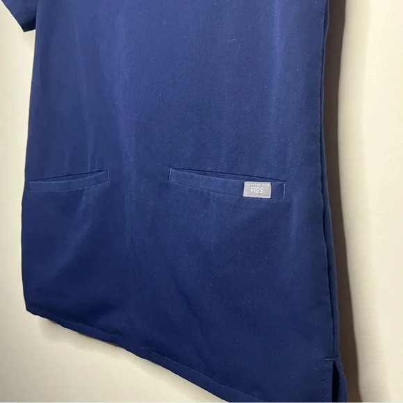 FIGS Casma 3 Pocket Navy Blue Scrub Top - Picture 6 of 11